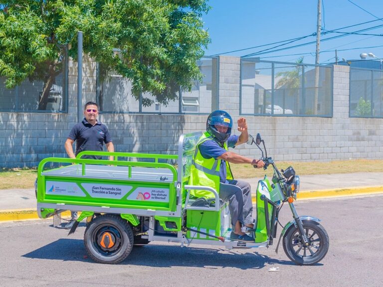 San Fernando liberó dos caballos más y entregó una moto eléctrica contra la Tracción a Sangre