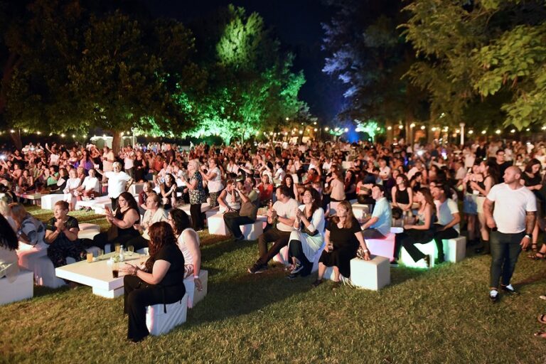 Julio Zamora agasajó a las instituciones locales por su labor dedicada a los vecinos y vecinas durante el año.