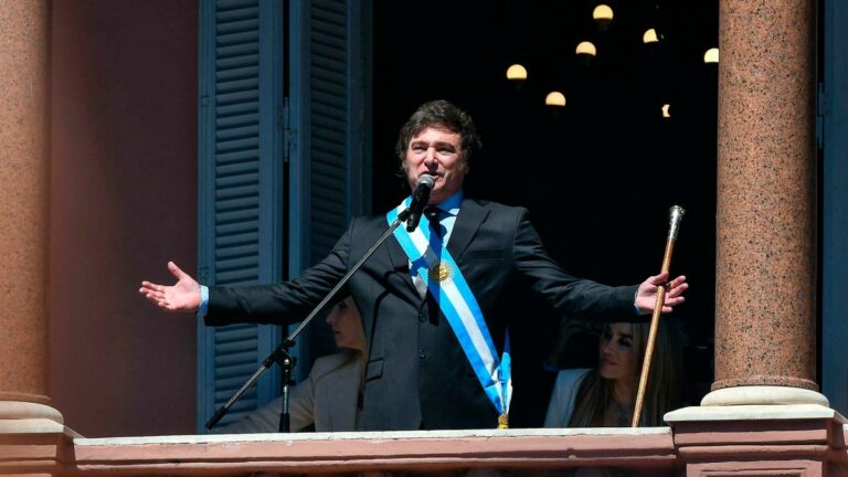 Javier Milei juró ante la Asamblea Legislativa y es el nuevo Presidente de la Argentina