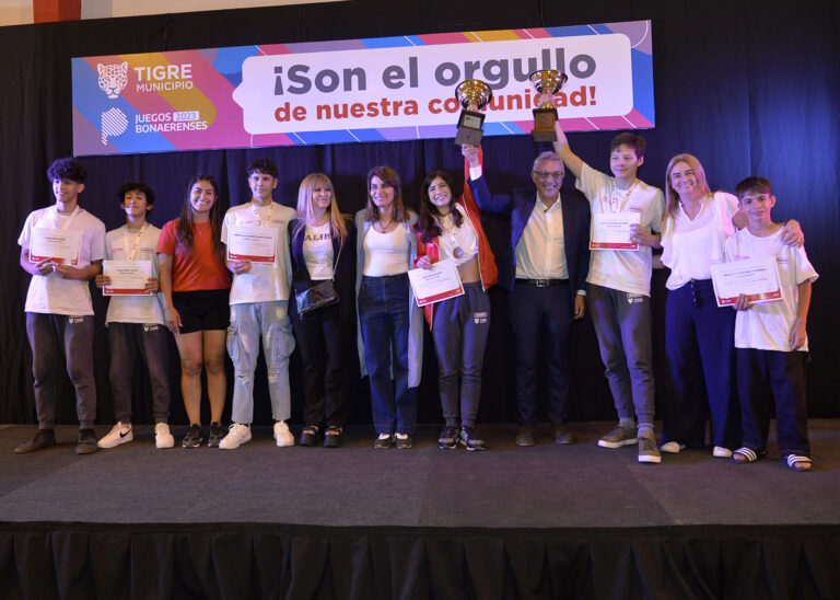 Julio Zamora encabezó el acto de reconocimiento a vecinas y vecinos que participaron de los Juegos Bonaerenses y Juegos Nacionales Evita 2023