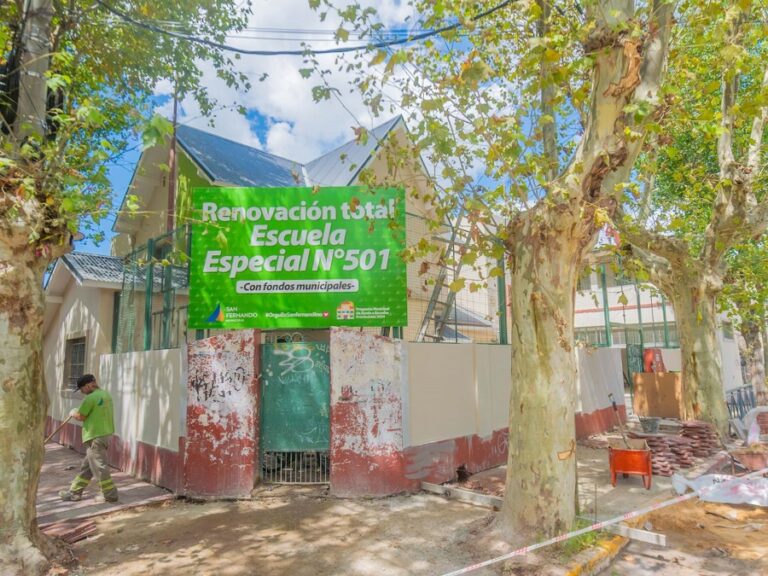 Juan Andreotti recorrió la obra de renovación de la Escuela Especial N°501