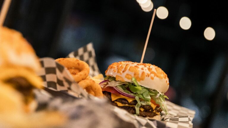 La noche de las hamburgueserías en Vicente López: todos los descuentos disponibles