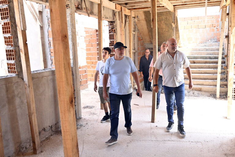Julio Zamora recorrió la obra del nuevo edificio de la Escuela Secundaria N° 47