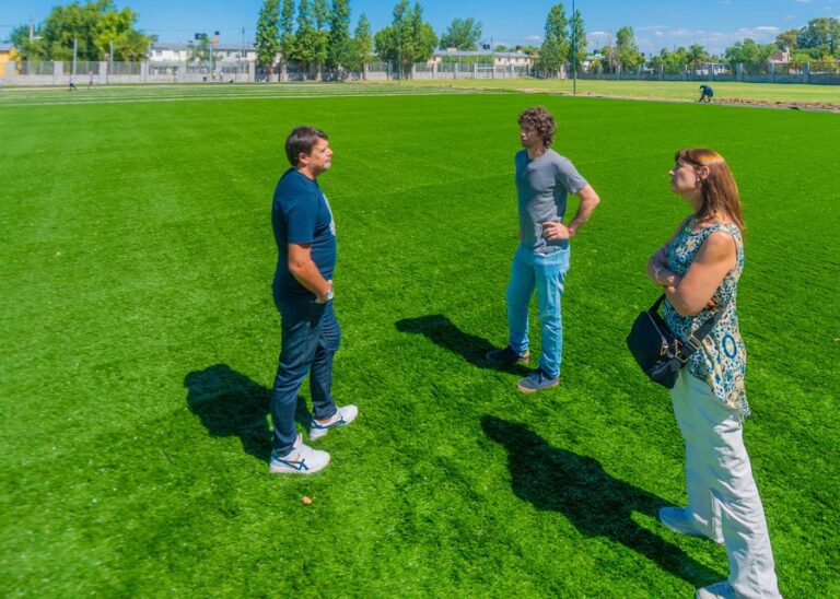 Juan Andreotti recorrió la obra de una nueva cancha sintética de Fútbol 11 en el Polideportivo N°2
