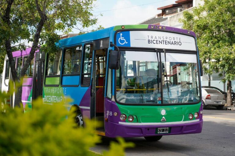 Transporte del Bicentenario: Cómo funciona el colectivo gratuito que recorre Vicente López