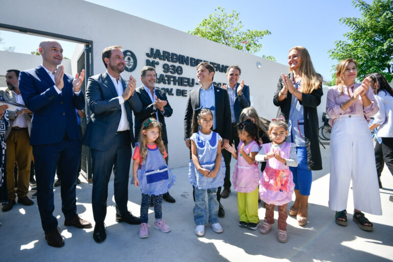 Ariel Sujarchuk y Axel Kicillof inauguraron un jardín de infantes y un Centro de Atención Primaria de la Salud en Matheu