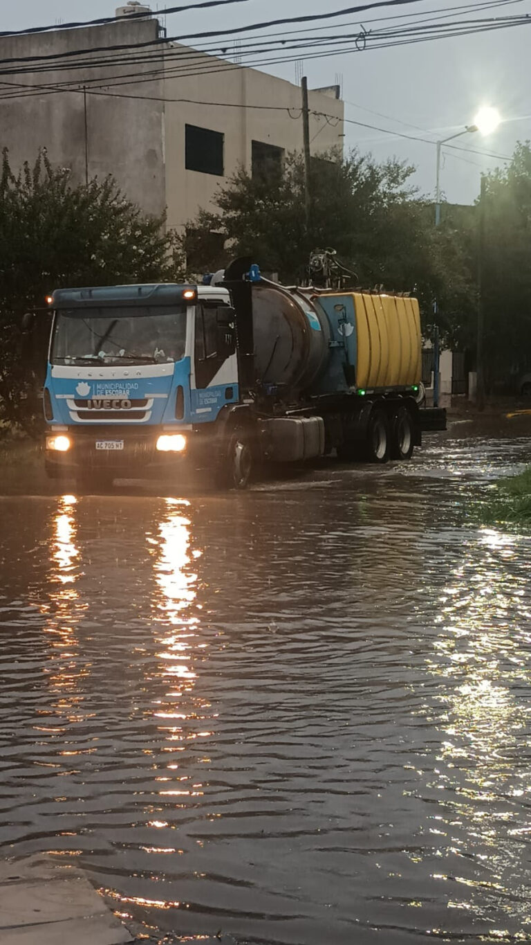 La Municipalidad de Escobar despliega un amplio operativo para brindar asistencia en las zonas más afectadas por el temporal