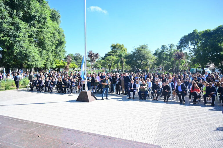 Malvinas: la Municipalidad realizó un homenaje y entregó vouchers para que cuatro veteranos puedan volver a las Islas