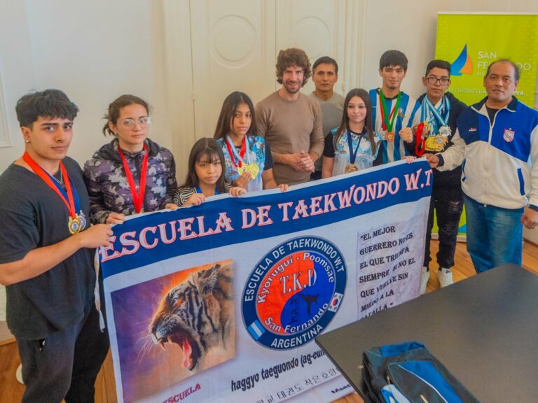 Juan Andreotti recibió a deportistas sanfernandinos de la Selección Nacional de Taekwondo
