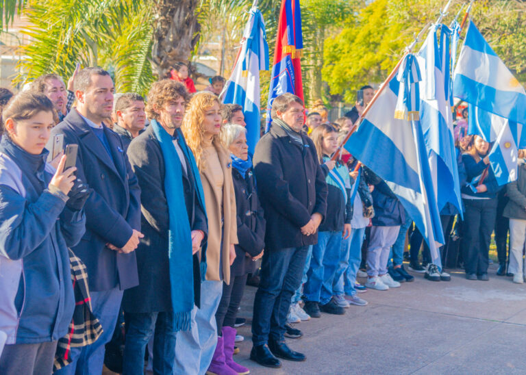 Andreotti participó del festejo del Día de la Patria, jornada que cerraron “Los Carabajal”