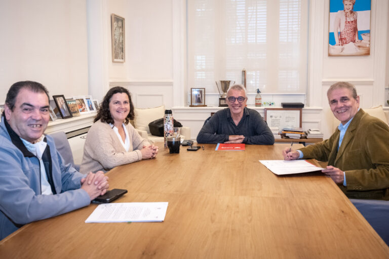 Julio Zamora firmó un convenio con la Universidad de San Isidro para incorporar prácticas pre-profesionales en el Refugio Municipal de Tigre