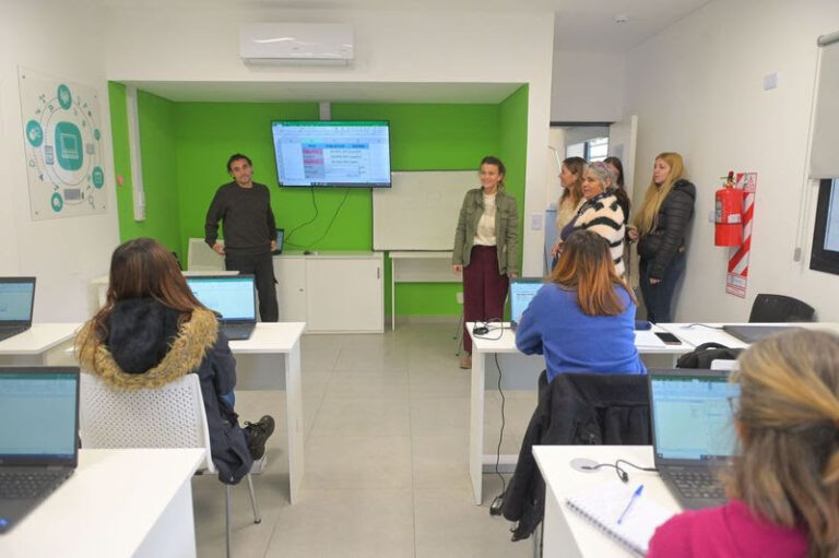 Verónica Sabena recorrió el Hospital de Zoonosis y participó de distintas actividades en el distrito