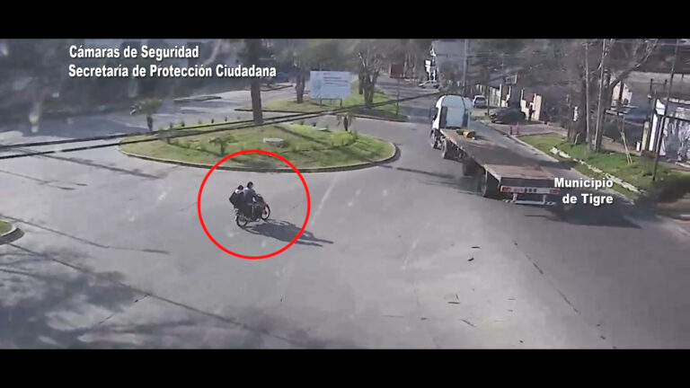 El COT detuvo a dos sujetos a bordo de una moto sin dominio y encapuchados: el vehículo tenía pedido de secuestro activo