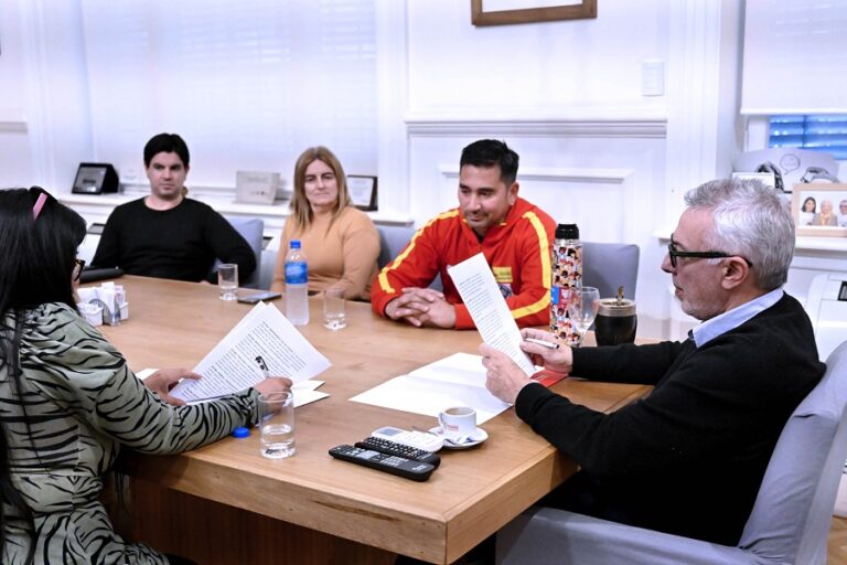 Julio Zamora firmó un convenio para el dictado de cursos de guardavidas en el Municipio de Tigre