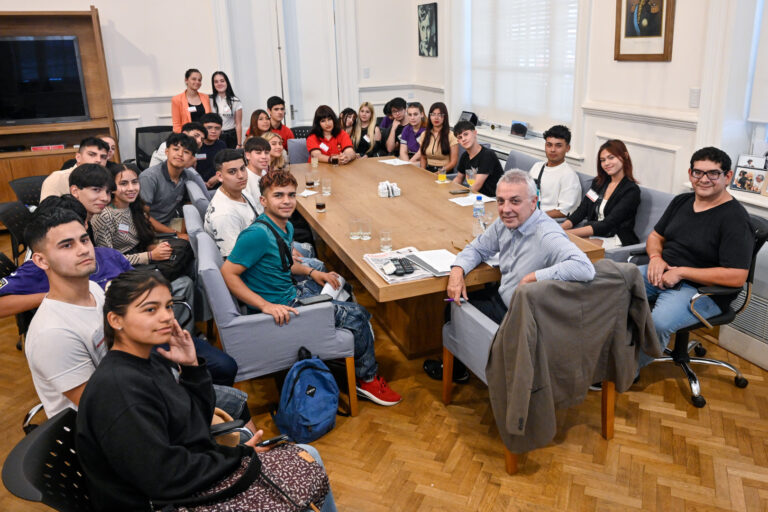 Con motivo de fomentar la participación de los jóvenes, Julio Zamora se reunió con representantes de centros de estudiantes de escuelas de Tigre