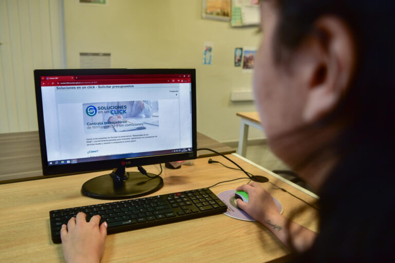 Soluciones en un Click, la plataforma municipal que conecta vecinos con prestadores de servicios ya superó los 1.150 usuarios