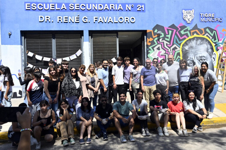 Julio Zamora acompañó la presentación del nuevo mural de la EES N°21 “René Favaloro” de Benavídez