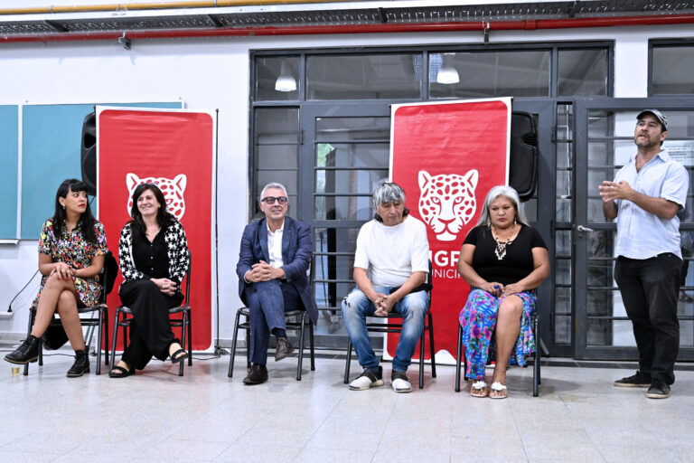 En el Centro Universitario Tigre, el Municipio formalizó la entrega de certificados a vecinos y vecinas que realizaron el curso de los idiomas Quechua y Guaraní