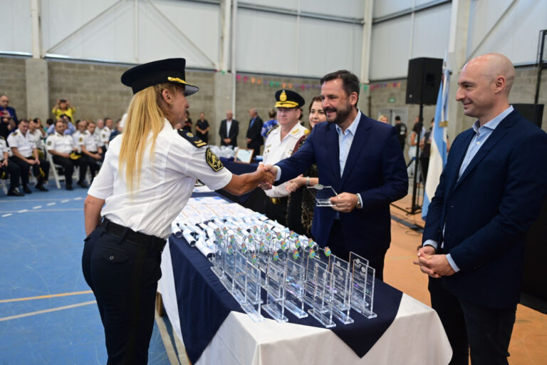 Emotivo acto por la celebración del Día de la Policía bonaerense