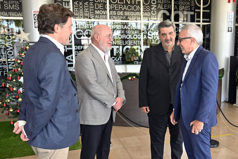 Con motivo de intercambiar conocimientos tecnológicos, Julio Zamora se reunió con representantes de la empresa de telecomunicaciones Claro Telmex