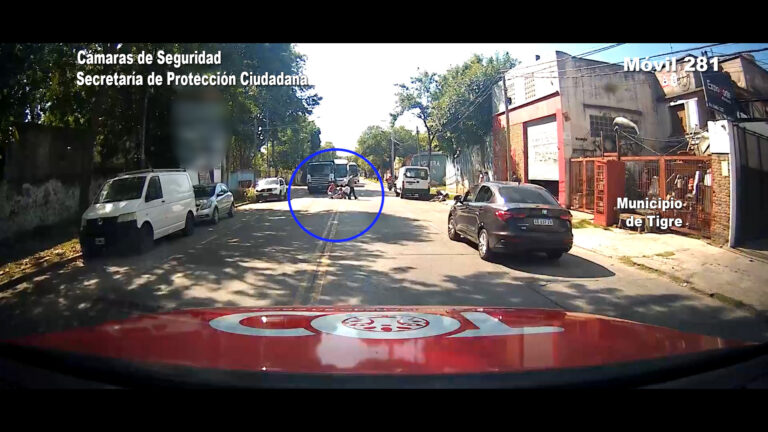 Inmediata asistencia del SET en un accidente vial entre una moto y una bicicleta en Tigre centro