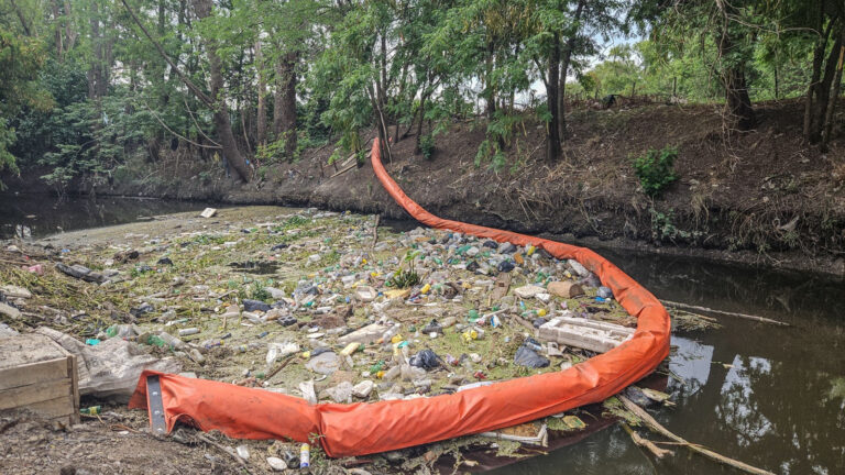 La ecobarda del Arroyo Escobar evitó que más de 5.000 kilos de basura contaminen la Reserva de Maschwitz