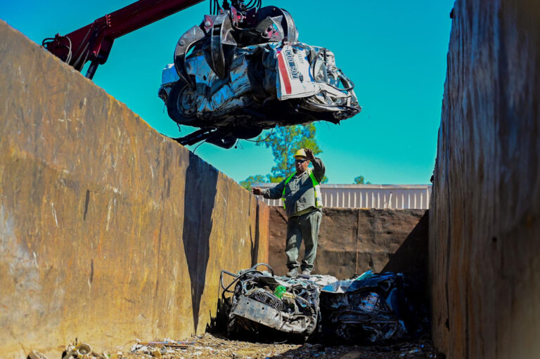 Con la compactación de 752 vehículos, la Municipalidad cuida el ambiente y recauda fondos para La Casita de Mario