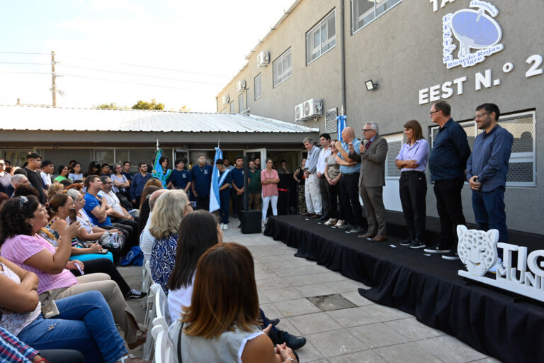 Julio Zamora presentó la ampliación final de la Escuela Técnica N°2 de Ricardo Rojas junto a la comunidad educativa