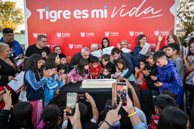 Julio Zamora acompañó a la comunidad en el 82° aniversario del barrio Las Tunas
