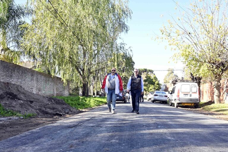 En Benavídez, el intendente Julio Zamora monitoreó la culminación de labores de pavimentación