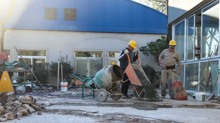 Vicente López avanza con la etapa final del mayor polideportivo para adultos mayores