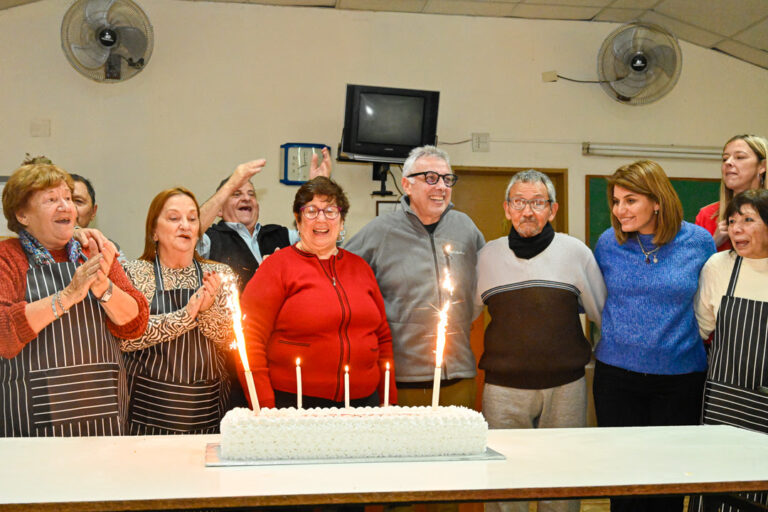 Julio Zamora acompañó el 39° aniversario del Centro de Jubilados y Pensionados «Volver a Vivir» en El Talar