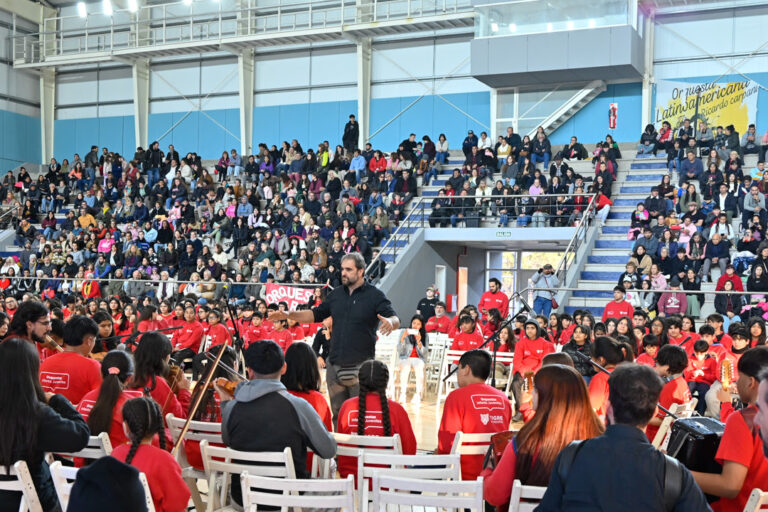 En el microestadio de Don Torcuato, Julio Zamora acompañó el 1° encuentro de las Orquestas Infanto Juveniles de Tigre