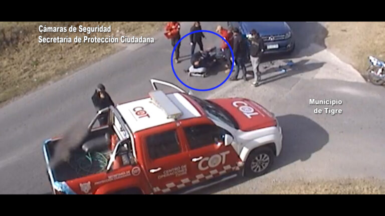 Choque frontal de una moto contra camioneta en Benavídez