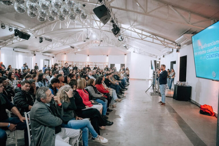 Ariel Sujarchuk encabezó un encuentro en defensa de la educación pública