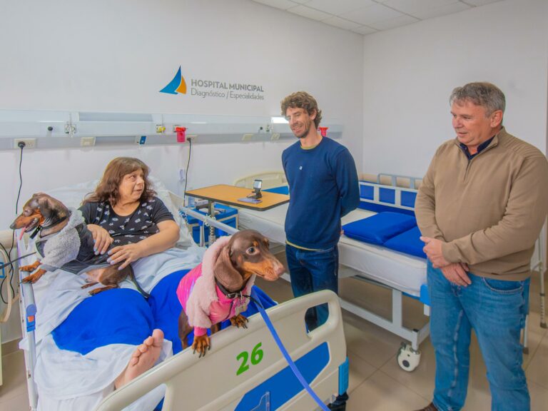 Juan Andreotti presentó un programa de visitas terapéuticas con animales en el Hospital Municipal