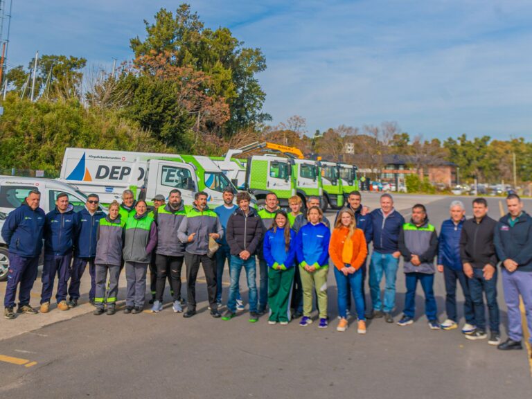 Juan Andreotti presentó 10 camiones y vehículos para reforzar servicios municipales