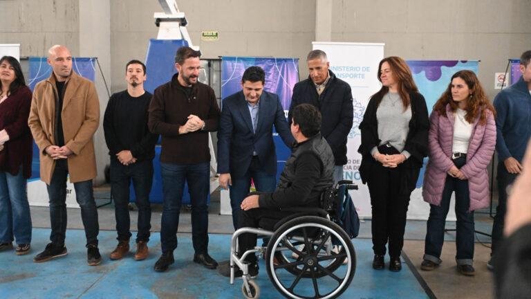 Acceso inclusivo al transporte: 1.000 vecinos de Escobar con discapacidad recibieron pases multimodales