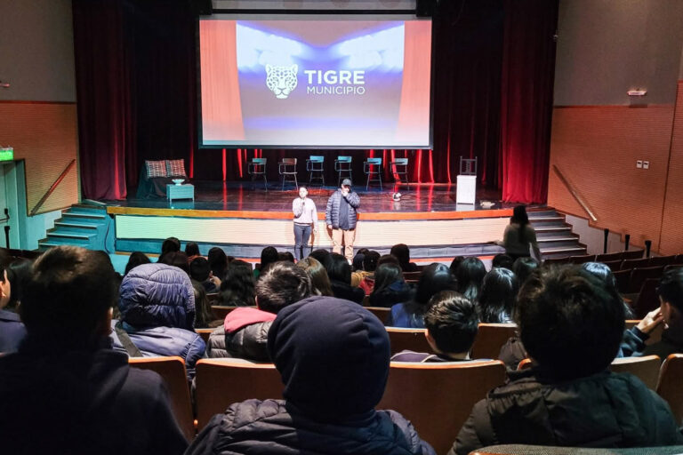 Con el programa las Escuelas Van al Teatro, adolescentes y jóvenes del Municipio de Tigre presenciaron una obra sobre bullying