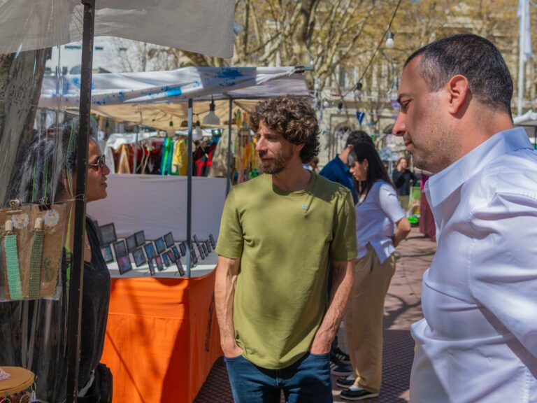Juan Andreotti recorrió el Encuentro Nacional de Artesanos en San Fernando