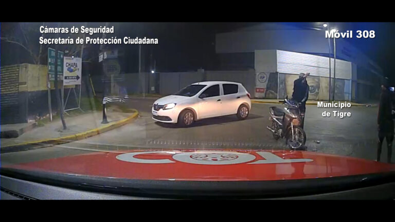 Circulaba en una moto sin documentación e impactó a un auto en Benavídez