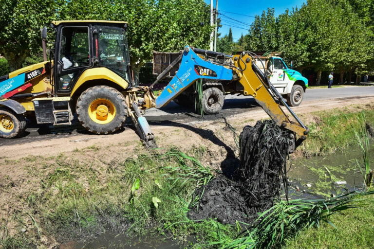 Obra pública en Escobar: nuevos pavimentos, más iluminación y limpieza de los arroyos