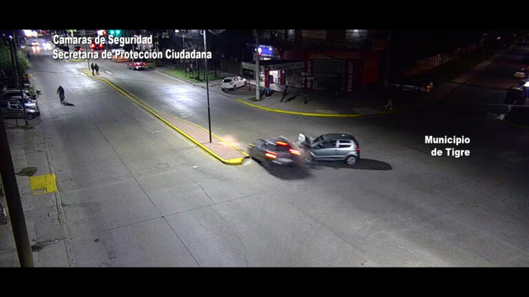 Imprudencia y choque: dos autos protagonizaron un fuerte impacto en Benavídez