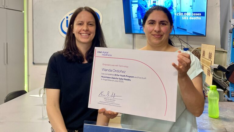 Vicente López: una estudiante del Fab Lab fue campeona argentina de IA en el concurso de Intel