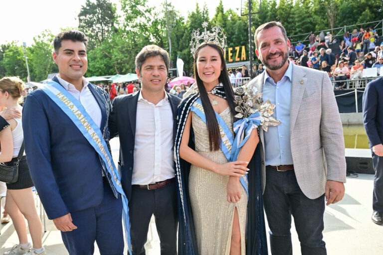 Ariel Sujarchuk y Axel Kicillof encabezaron el acto por el 66° aniversario del partido de Escobar