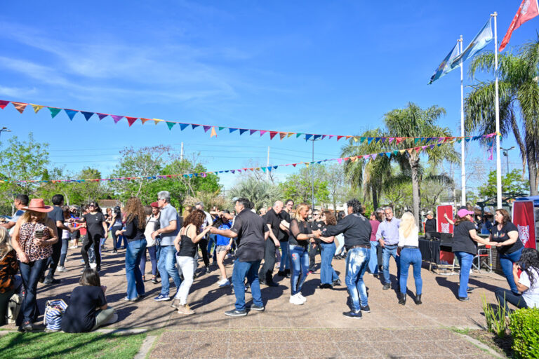 La comunidad de Troncos del Talar disfrutó del festival municipal «Tigre Baila Rock And Roll»