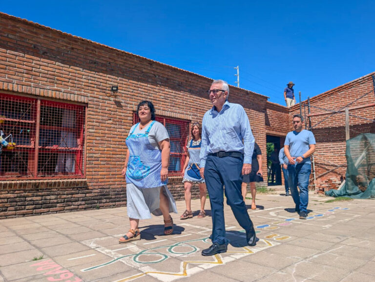 Infraestructura escolar: Julio Zamora supervisó los trabajos de ampliación en el Jardín de Infantes N°935 de Troncos del Talar
