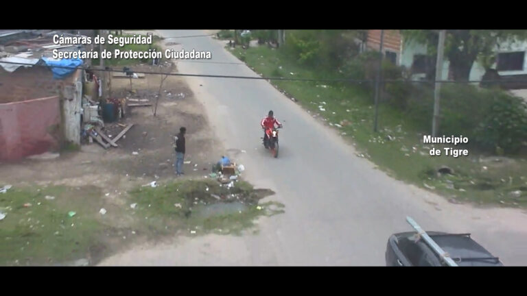 Circulaba con una moto sin patente por Benavídez y fue detenido por el COT