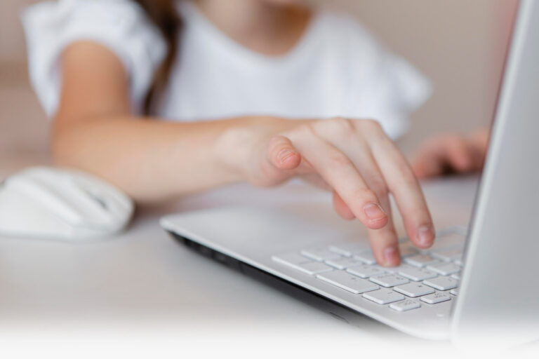 Escobar impulsa actividades por el Día Nacional de la Lucha contra el Grooming