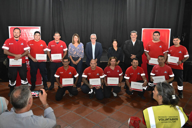 Julio Zamora reconoció al personal de Defensa Civil por el importante trabajo activo y voluntario que realizan en la comunidad